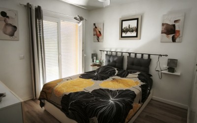A fully renovated corner bungalow with a large garden.